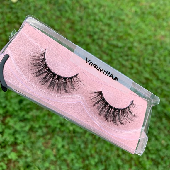 Lashes - Picture 9 of 10